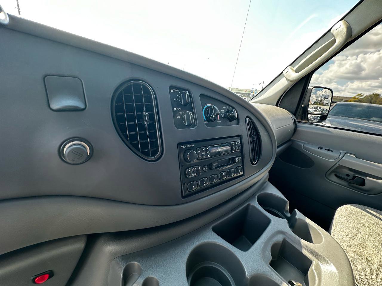 Used 2004 Ford E-250 and Econoline 250 Extended RWD image 34