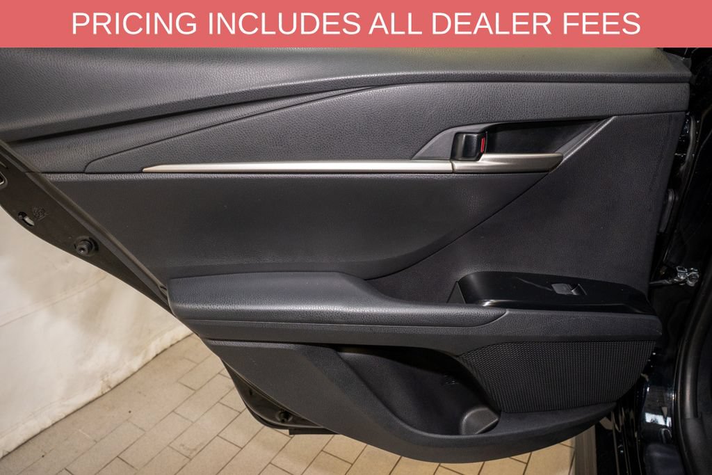 Used 2025 Toyota Camry SE FWD image 9