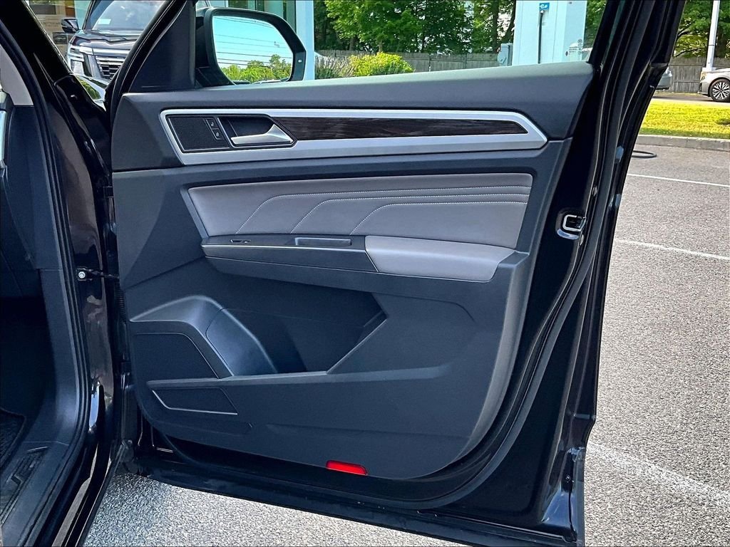 Used 2023 Volkswagen Atlas SE w/ Panoramic Sunroof Package AWD/4WD image 12