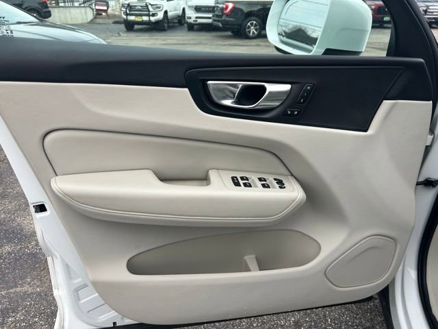 Used 2023 Volvo XC60 B5 Plus AWD/4WD image 13