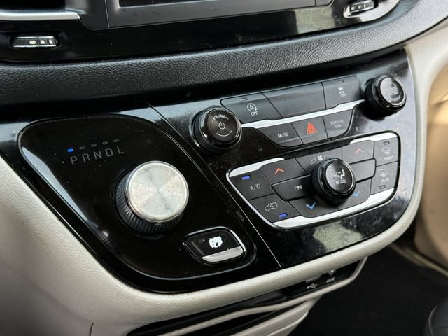 Used 2020 Chrysler Voyager Lxi FWD image 18