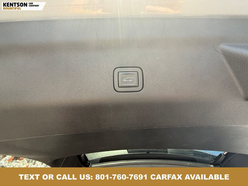 Used 2025 Chevrolet Suburban Z71 AWD/4WD image 37