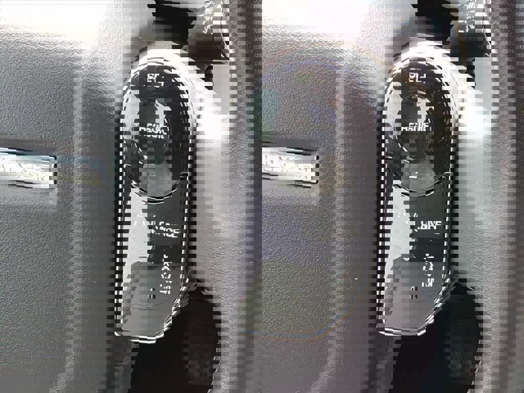 Used 2020 Land Rover Range Rover Evoque SE image 19