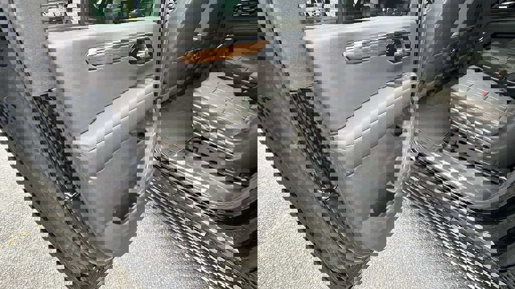 New 2026 Chevrolet Suburban High Country image 16