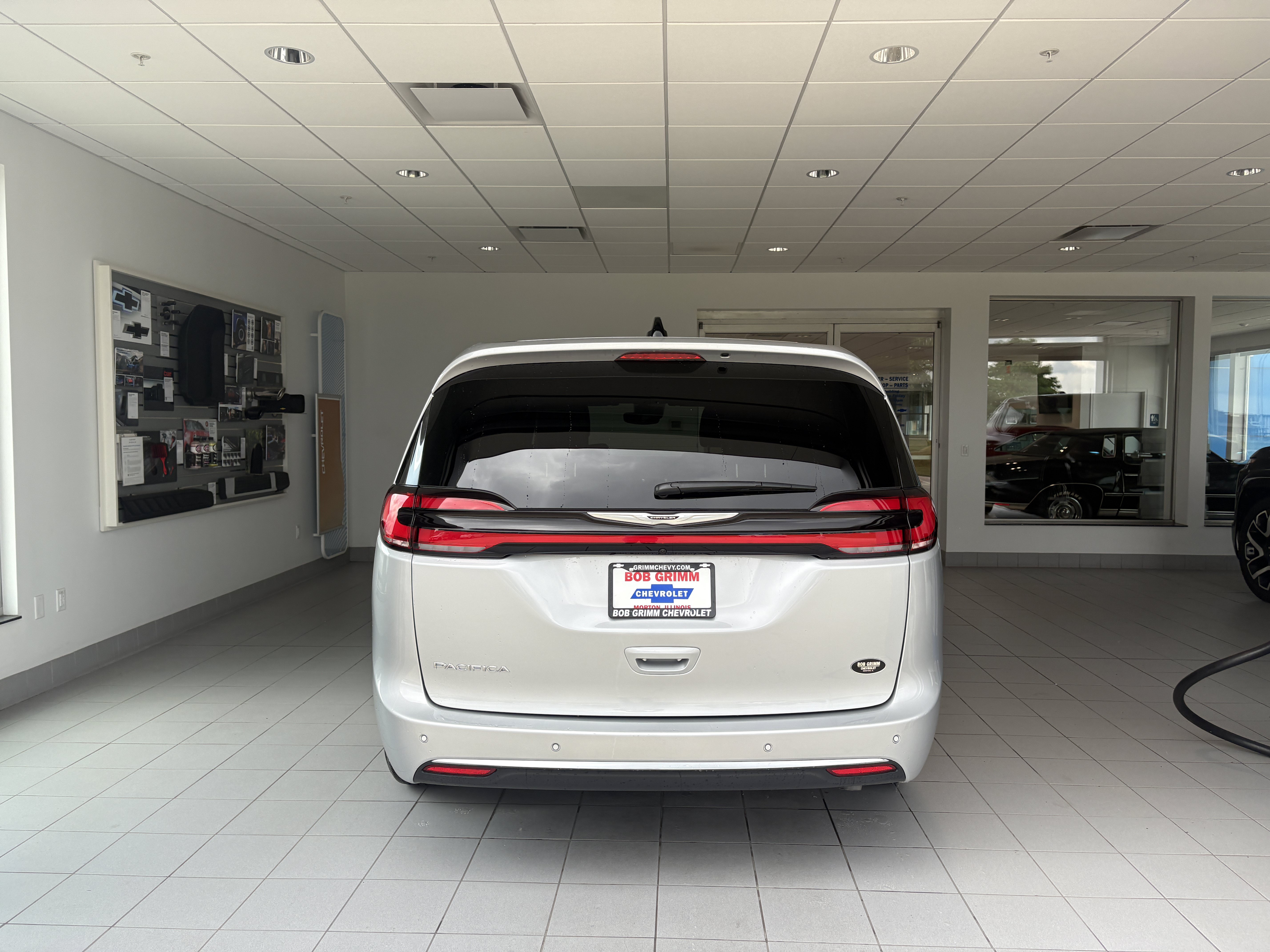 Used 2026 Chrysler Pacifica Select FWD image 7