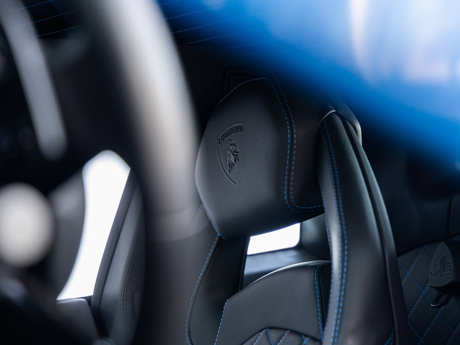 Used 2018 Lamborghini Aventador S image 31