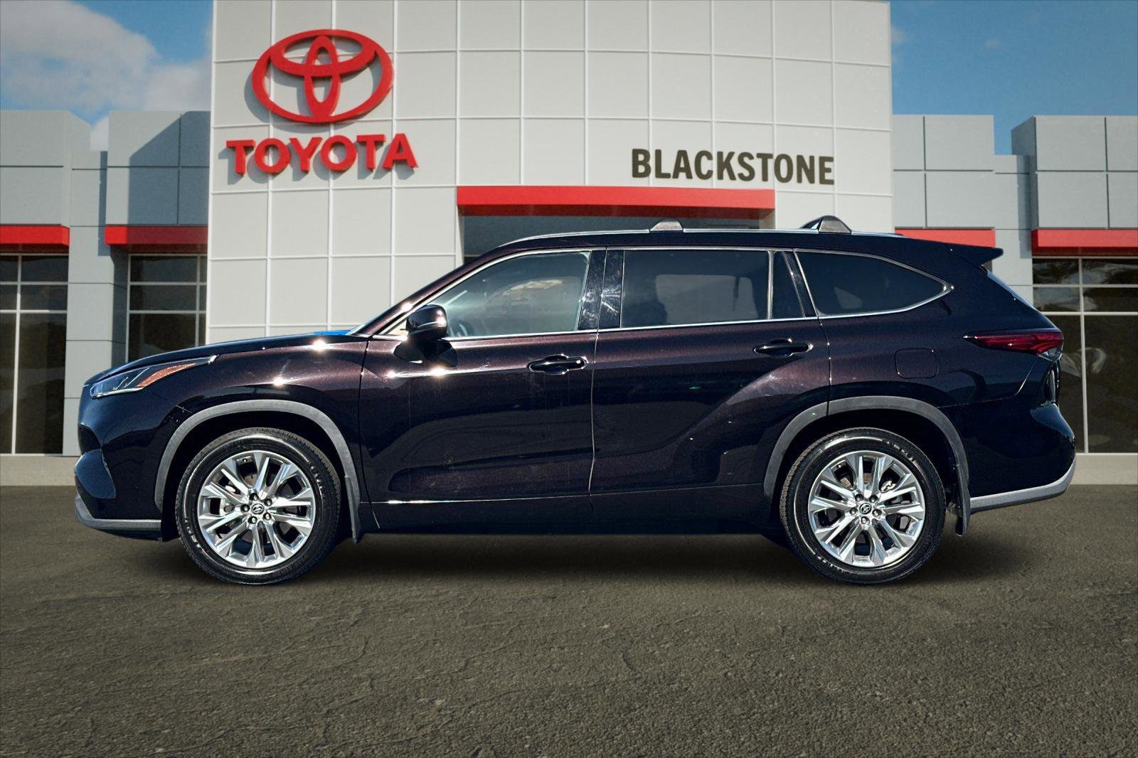 Used 2022 Toyota Highlander Limited AWD/4WD image 6