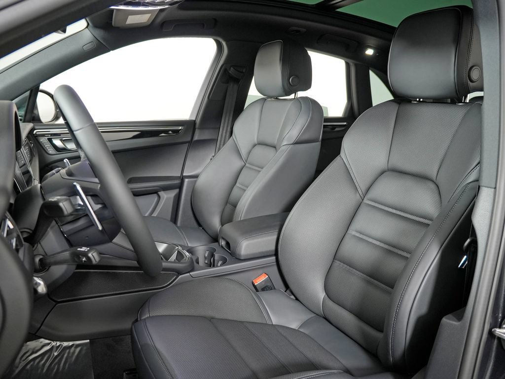 New 2026 Porsche Macan AWD/4WD image 5