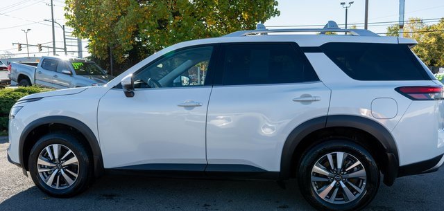 Certified 2025 Nissan Pathfinder SL image 9
