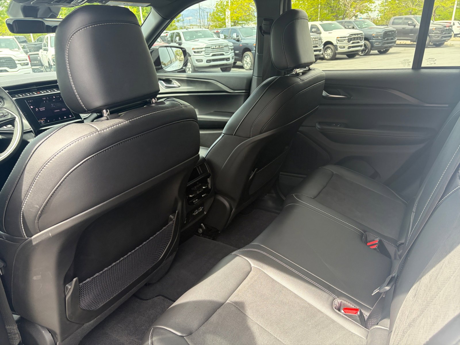 Used 2025 Jeep Grand Cherokee Altitude image 24