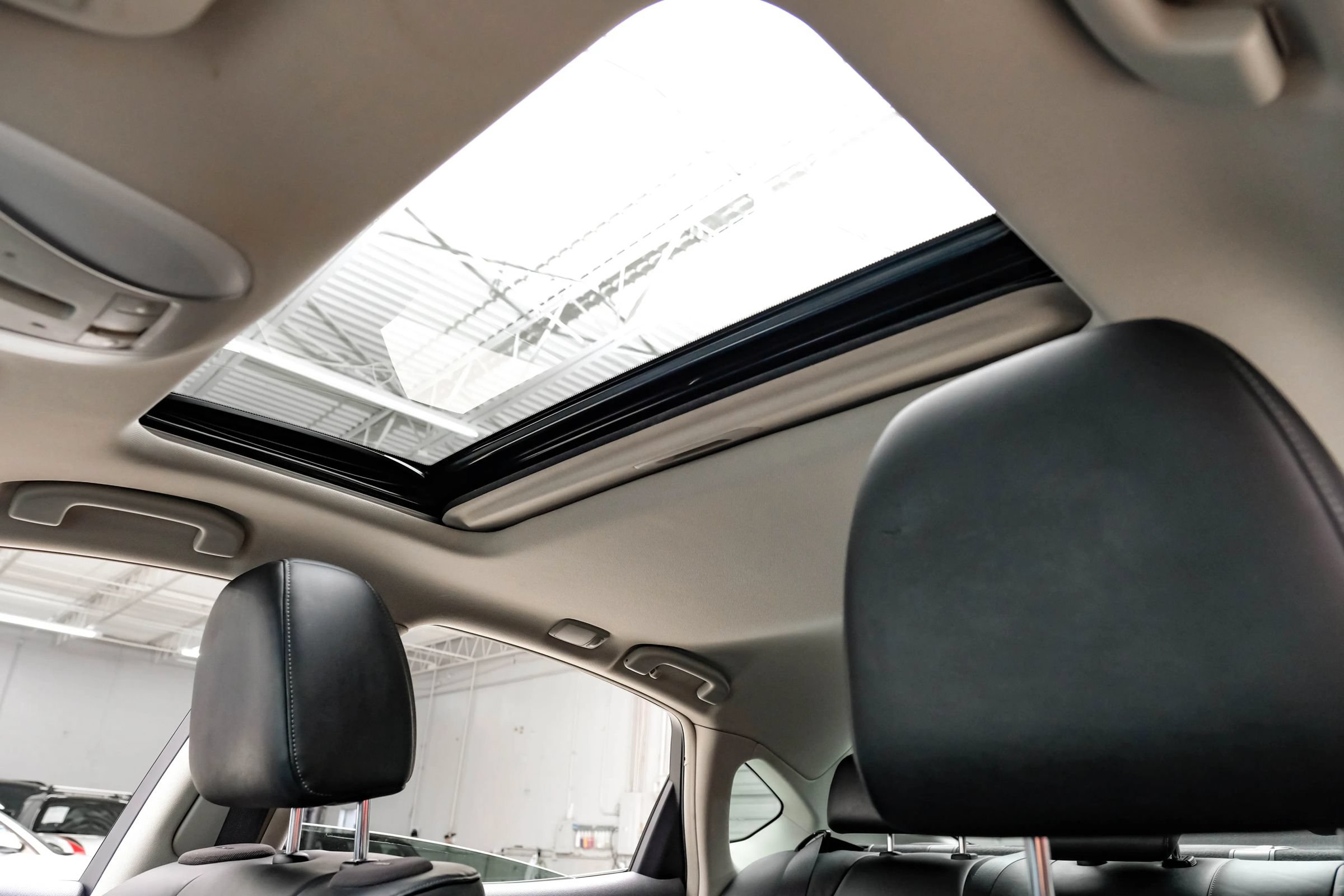Used 2011 INFINITI M37 w/ Sport Pkg RWD image 4