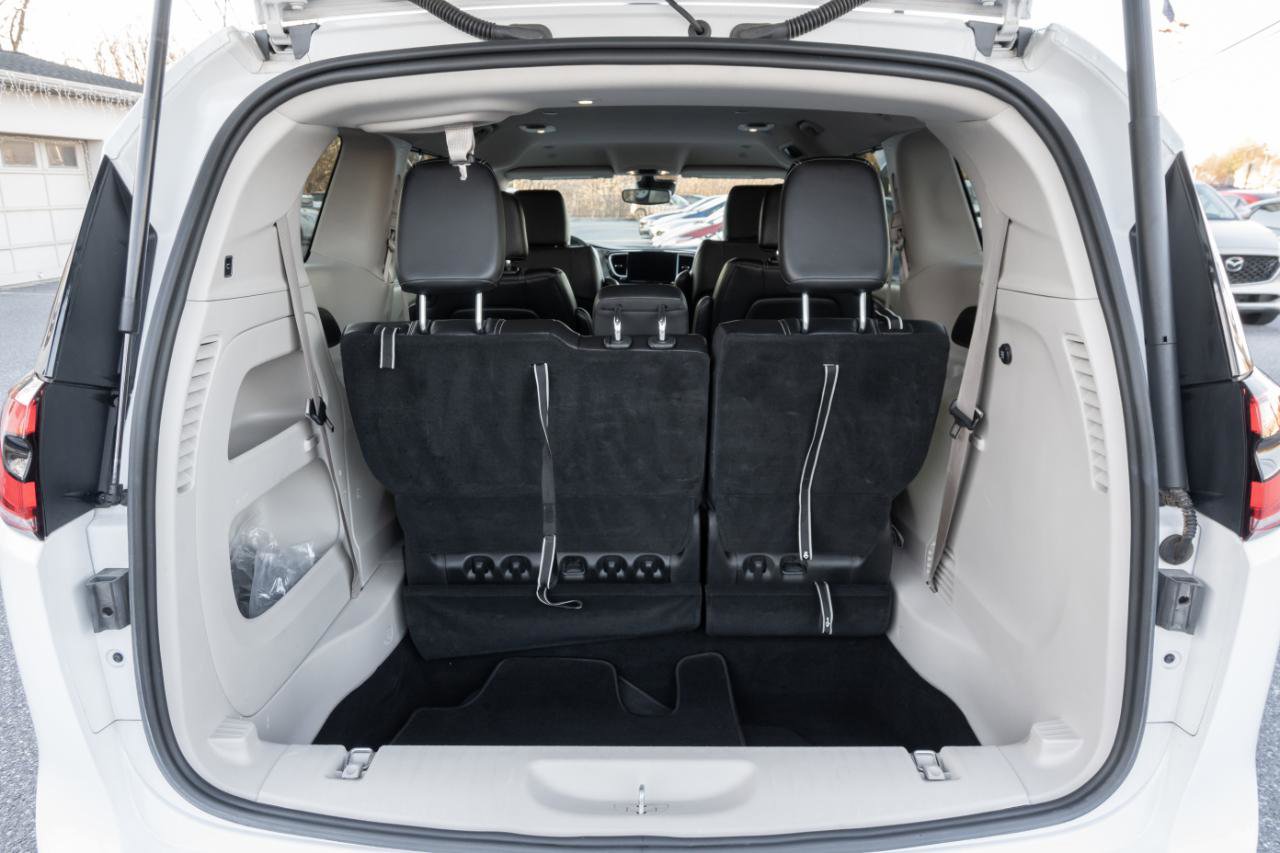 Used 2024 Chrysler Pacifica Touring-L image 22