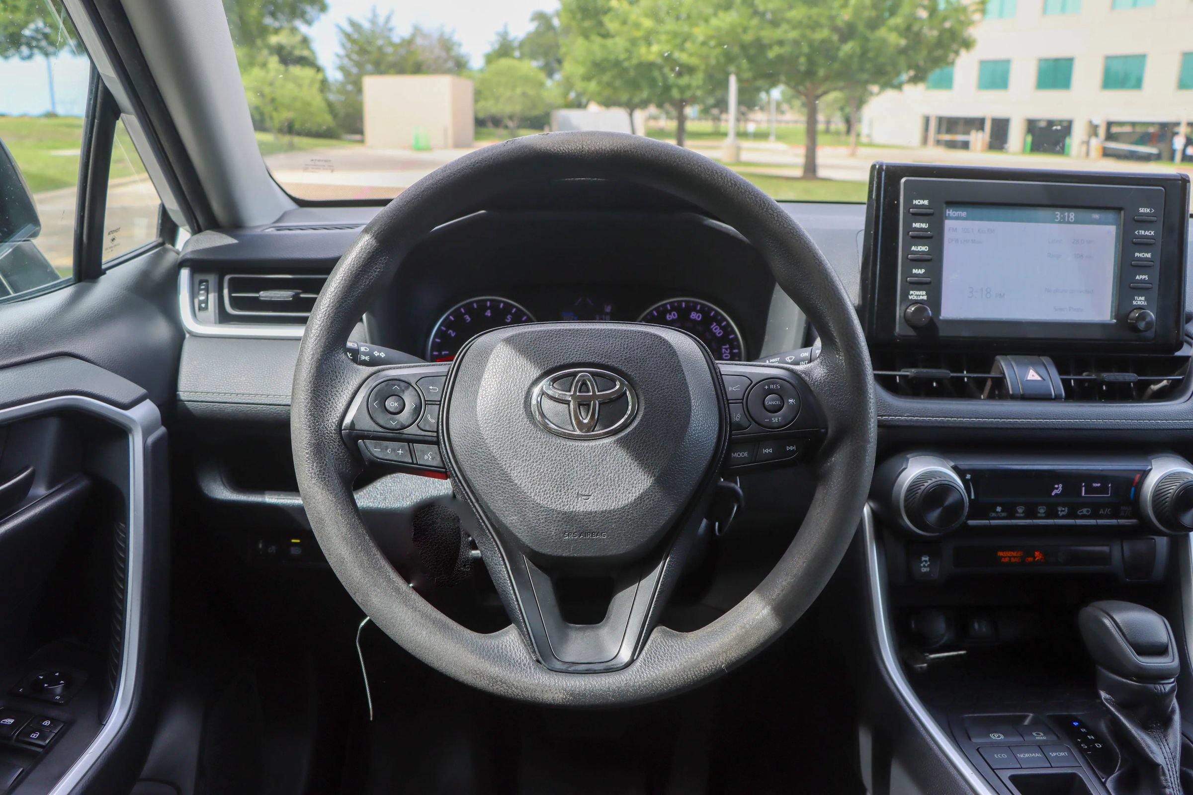 Used 2019 Toyota RAV4 LE FWD image 26