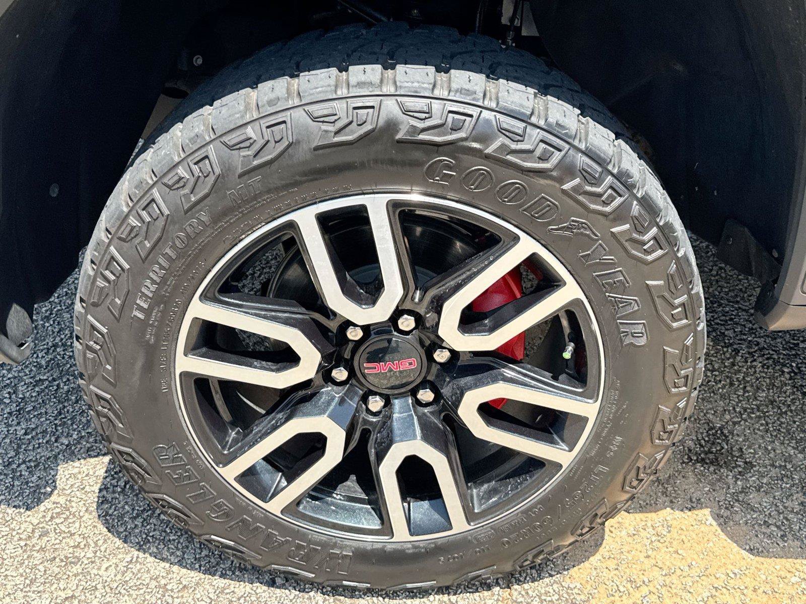 Used 2024 GMC Sierra 1500 AT4 w/ Technology Package AWD/4WD image 27