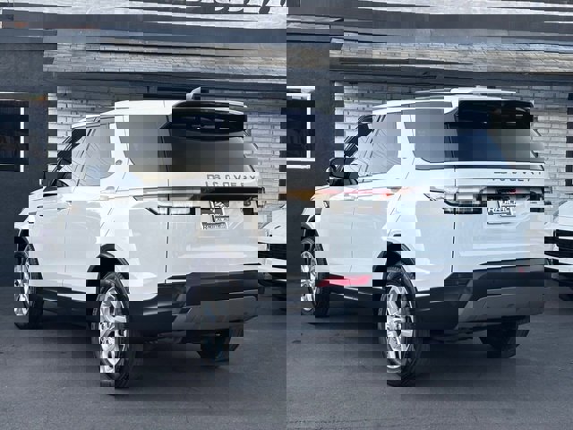 Used 2017 Land Rover Discovery SE image 18