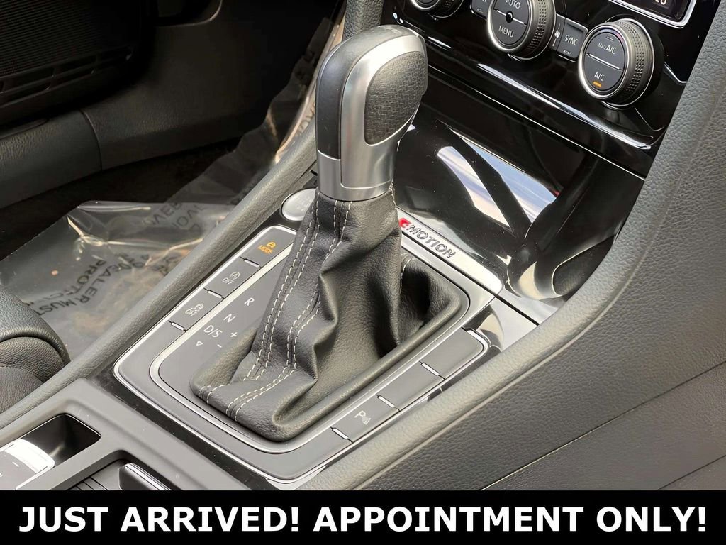 Used 2019 Volkswagen Golf R 4-Door image 26