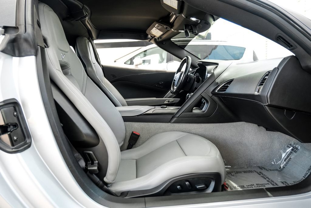Used 2017 Chevrolet Corvette Stingray Coupe RWD image 41