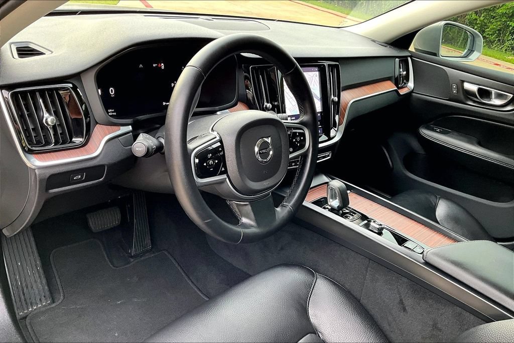 Certified 2025 Volvo V60 B5 Cross Country Plus AWD/4WD image 17