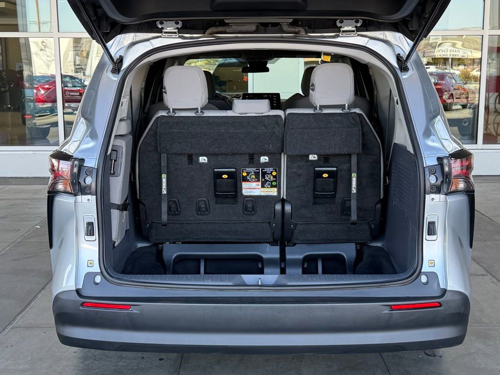 Used 2024 Toyota Sienna LE image 13