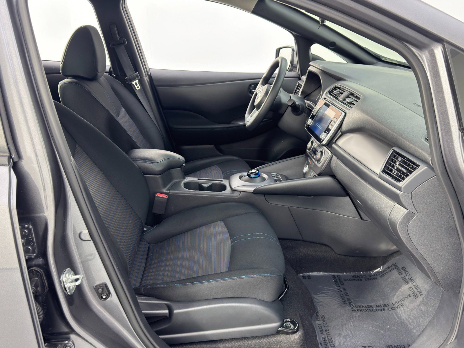 Used 2025 Nissan Leaf S image 13