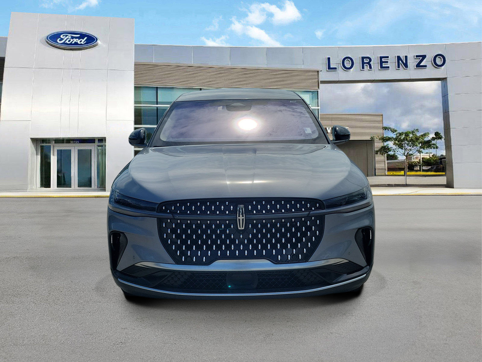 Used 2024 Lincoln Nautilus Premier AWD/4WD image 2
