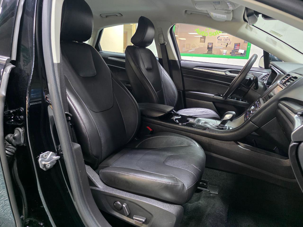 Used 2016 Ford Fusion Titanium AWD/4WD image 24