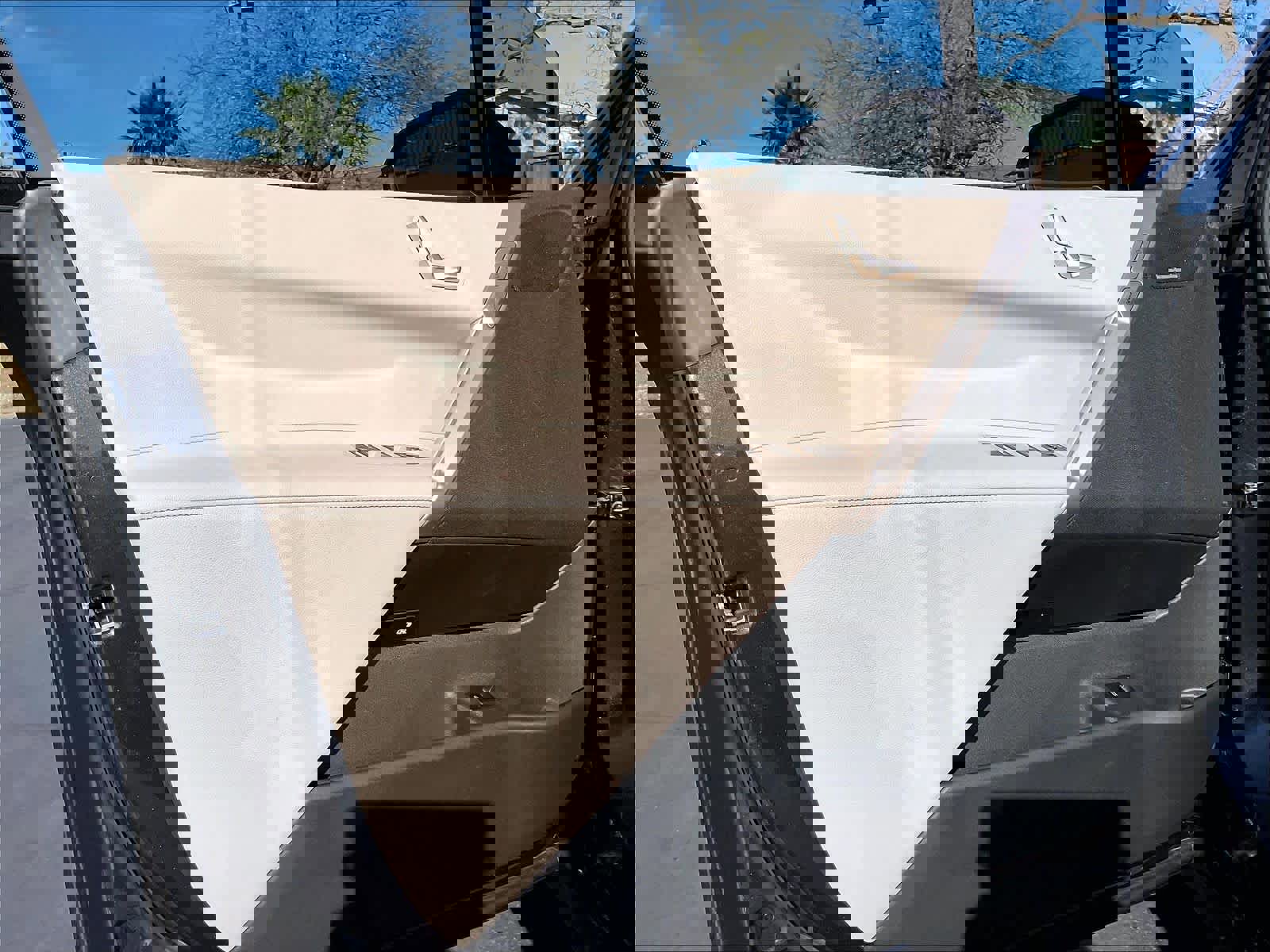 Used 2025 BMW iX xDrive50 w/ Convenience Package image 24