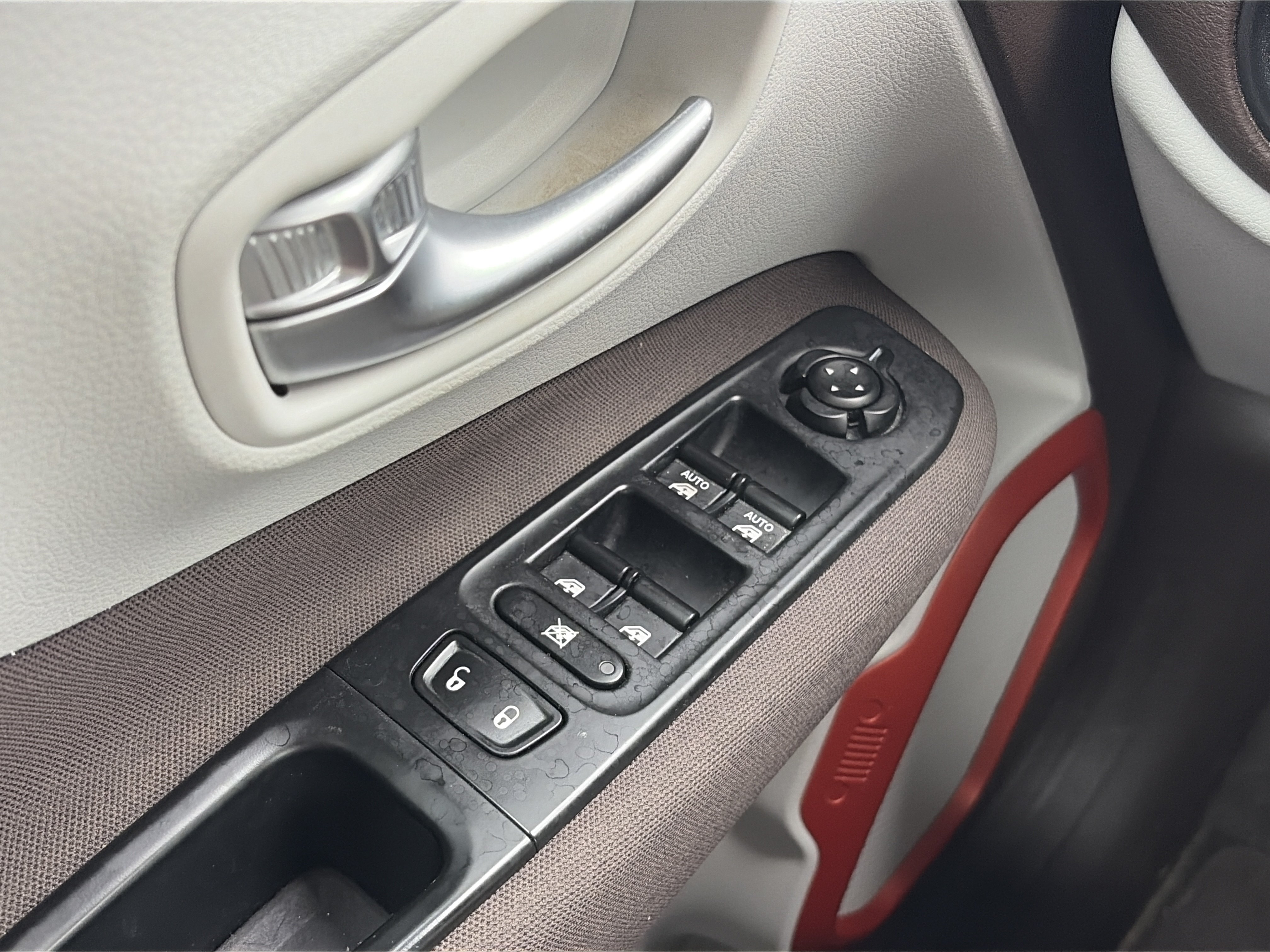 Used 2015 Jeep Renegade Latitude AWD/4WD image 27