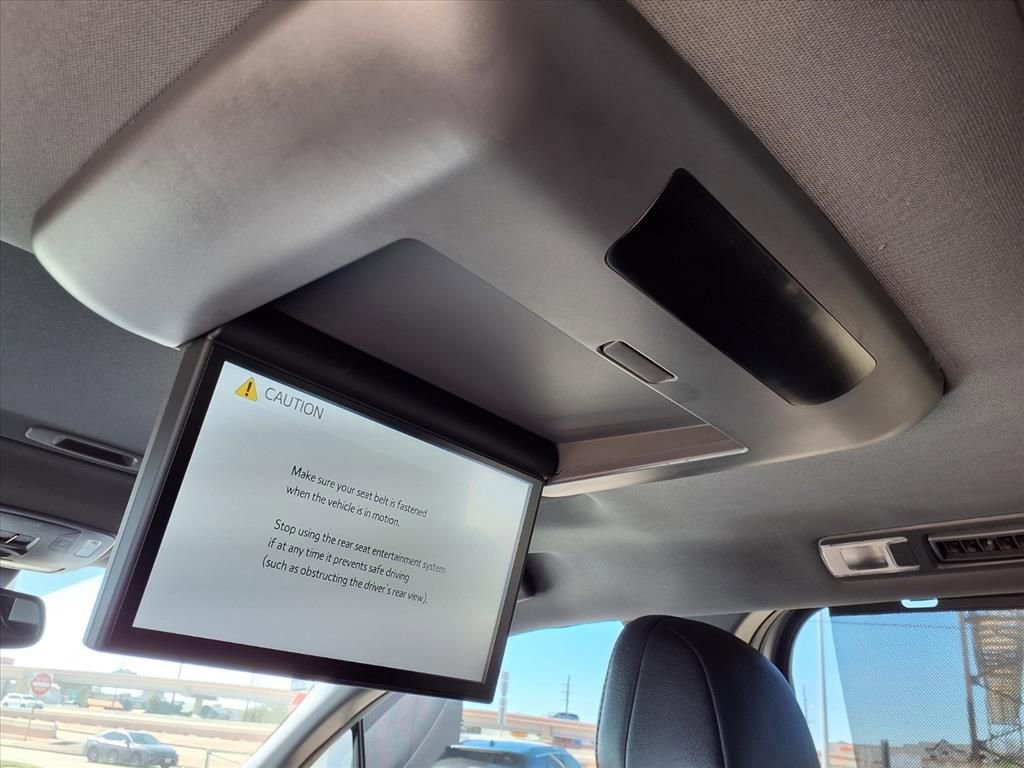 Used 2024 Toyota Sienna XSE w/ XSE Premium Package image 16