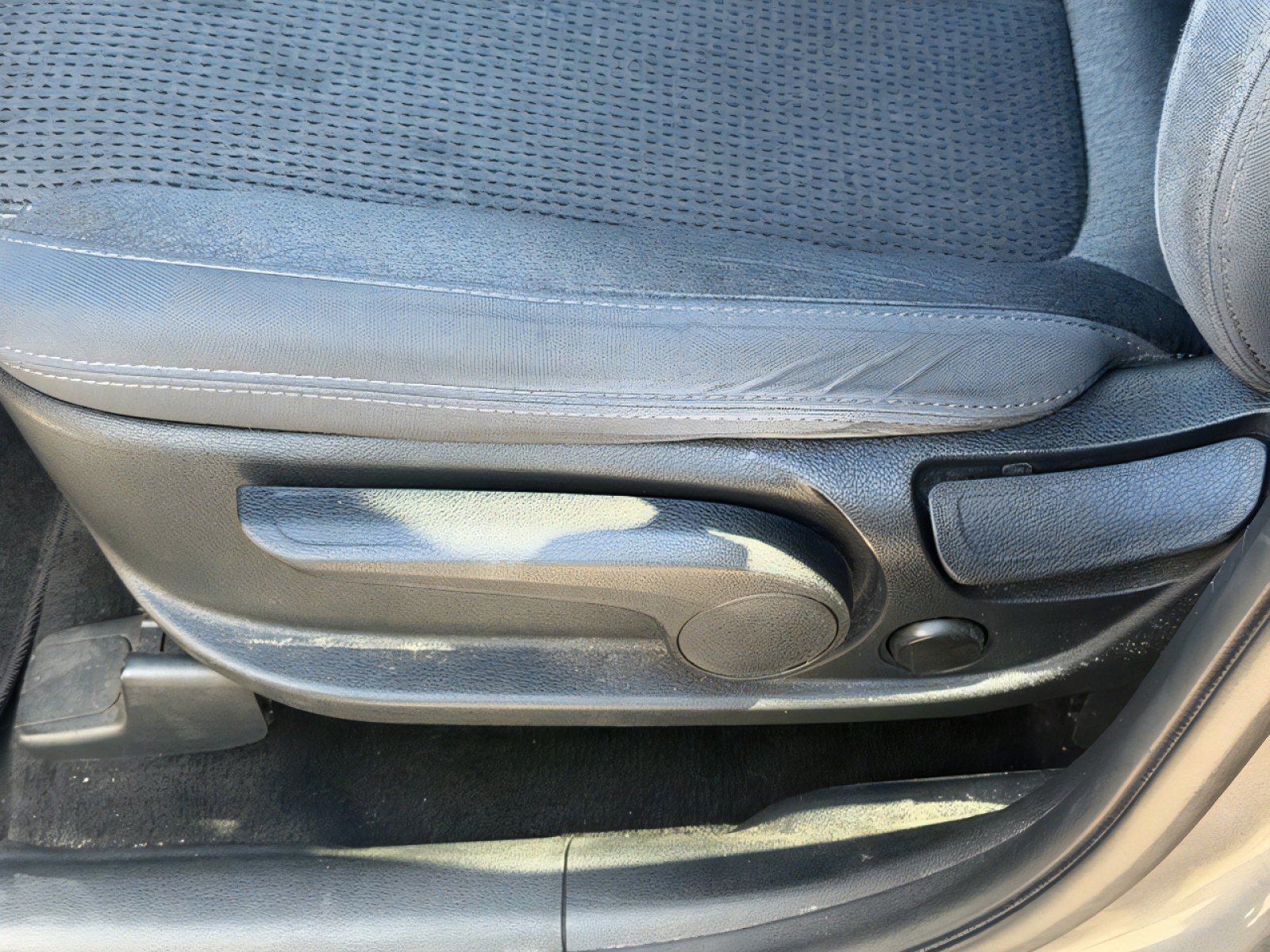 Used 2020 Hyundai Santa Fe SE image 16