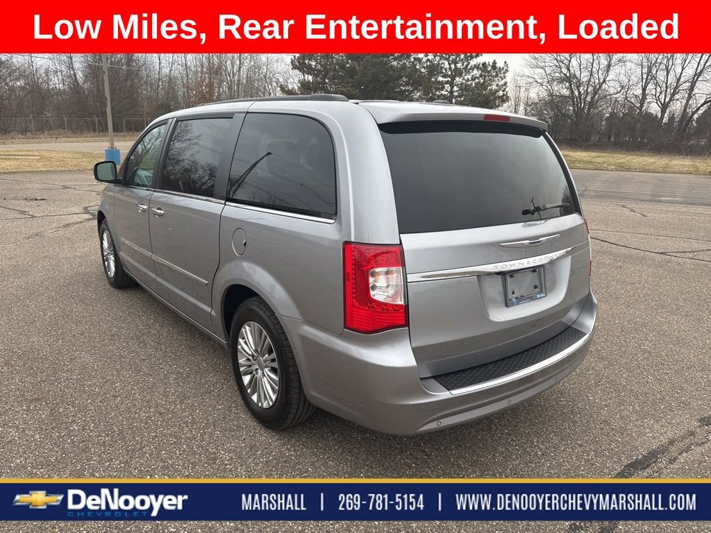 Used 2015 Chrysler Town & Country Touring-L w/ Driver Convenience Group image 3