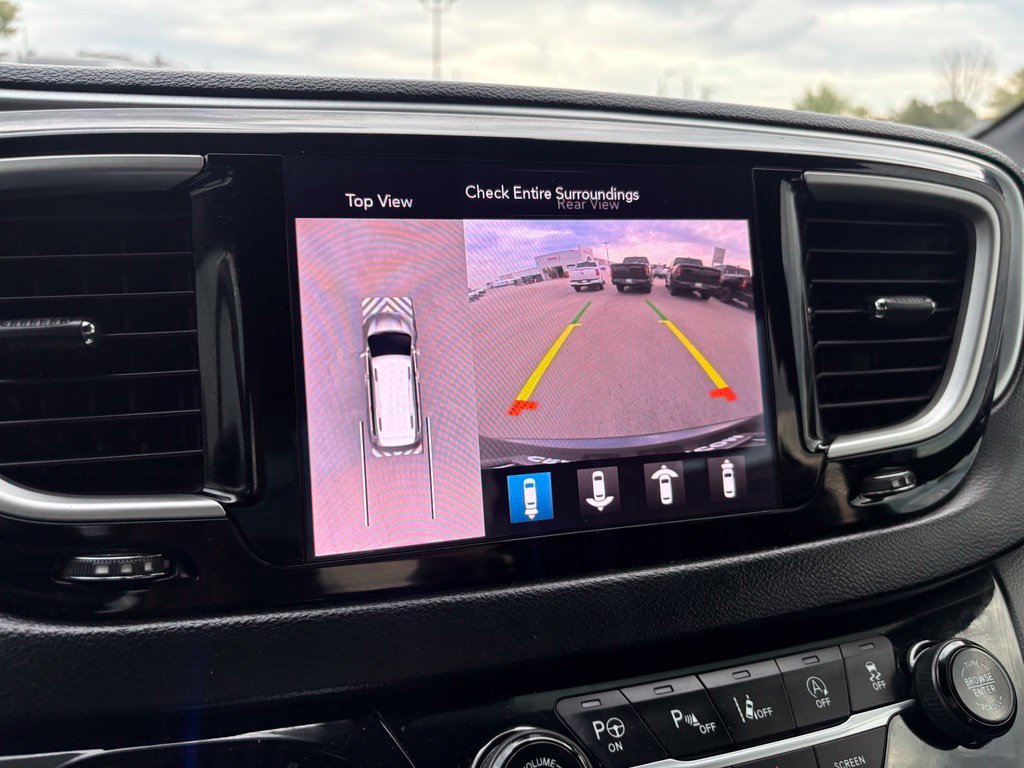 Used 2020 Chrysler Pacifica Touring w/ Advanced Safetytec Group FWD image 22