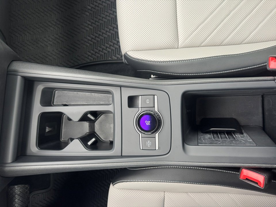 Certified 2025 Volkswagen Tiguan SE image 24