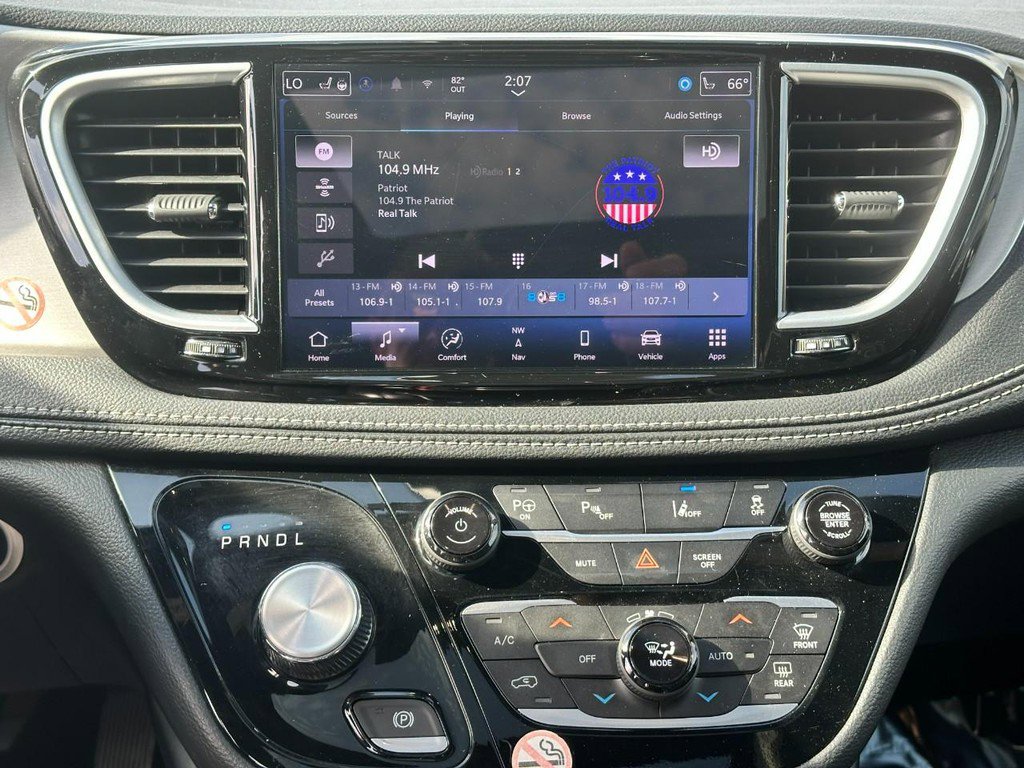 Used 2024 Chrysler Pacifica Premium image 15