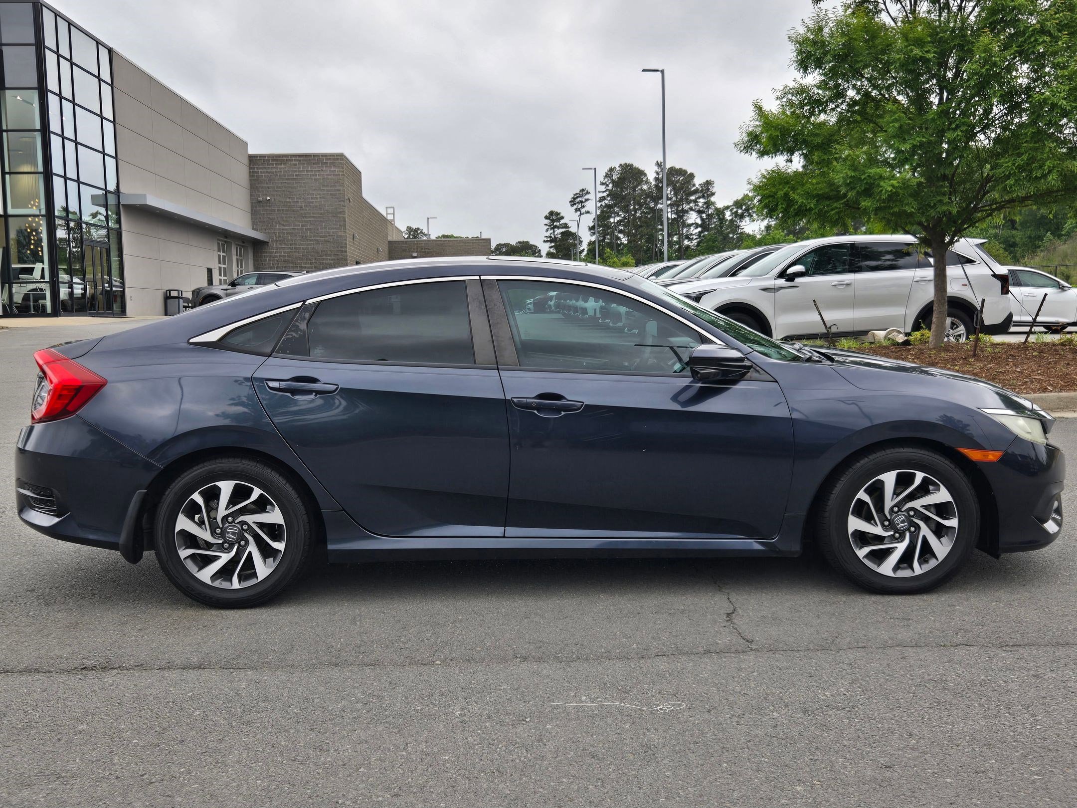 Used 2016 Honda Civic EX image 8