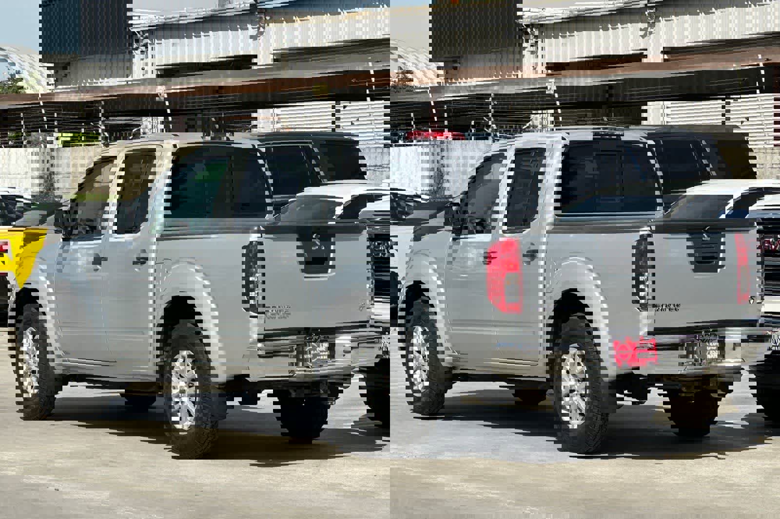 Used 2017 Nissan Frontier SV image 7