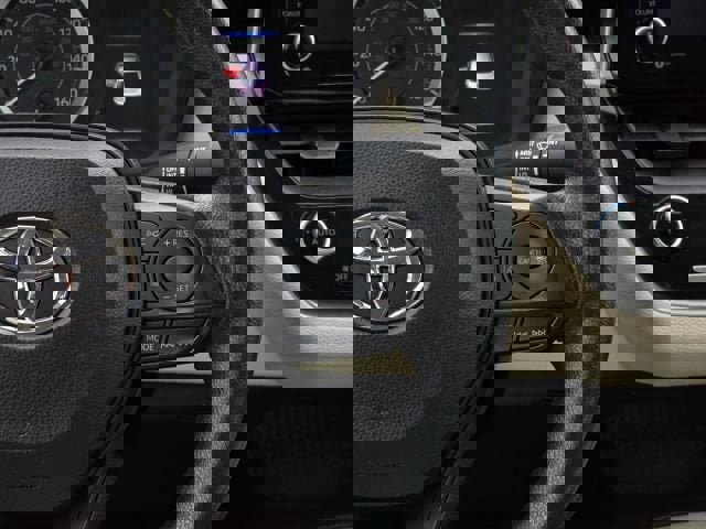 Used 2021 Toyota Corolla LE image 21