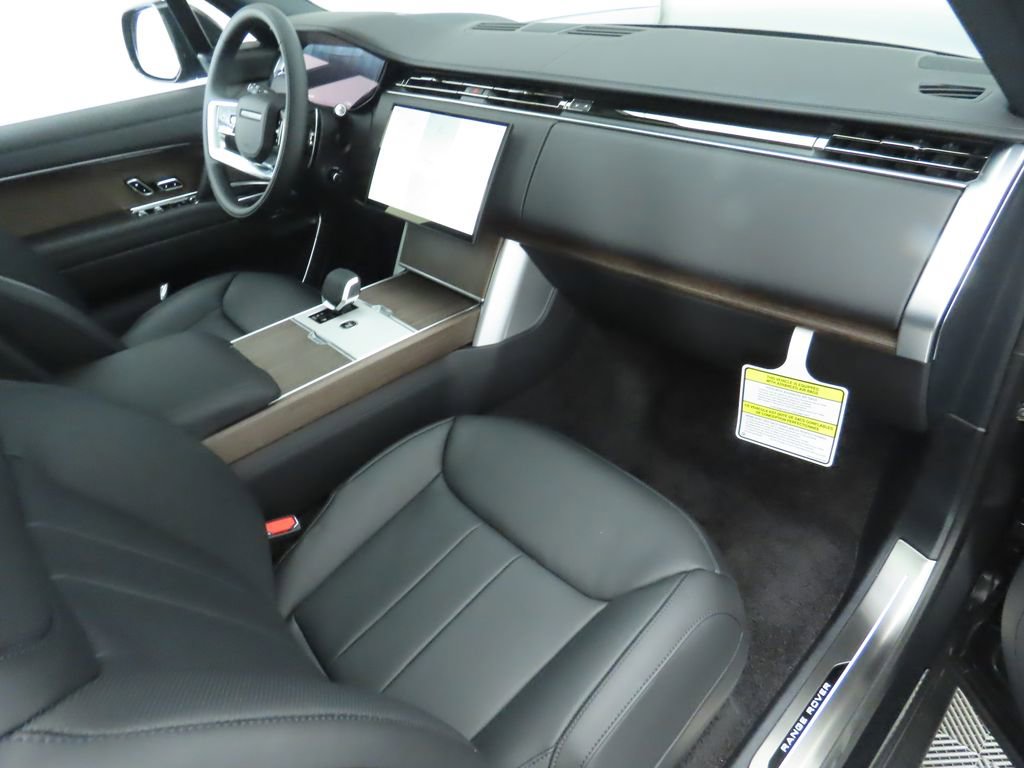 New 2025 Land Rover Range Rover Long Wheelbase SE image 18