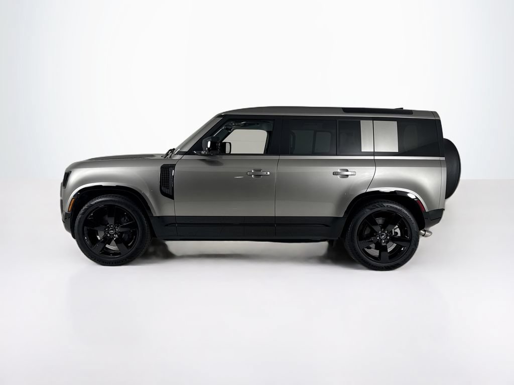 Used 2025 Land Rover Defender 110 X-Dynamic SE AWD/4WD image 2