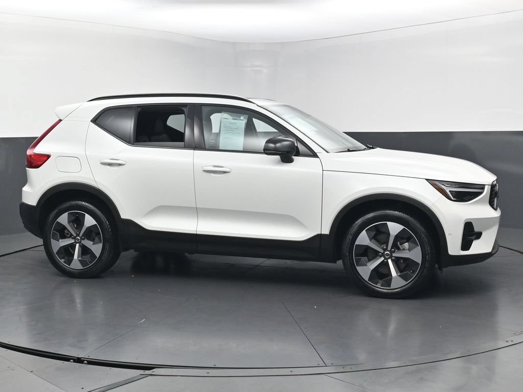 Used 2026 Volvo XC40 B5 Plus AWD/4WD image 10