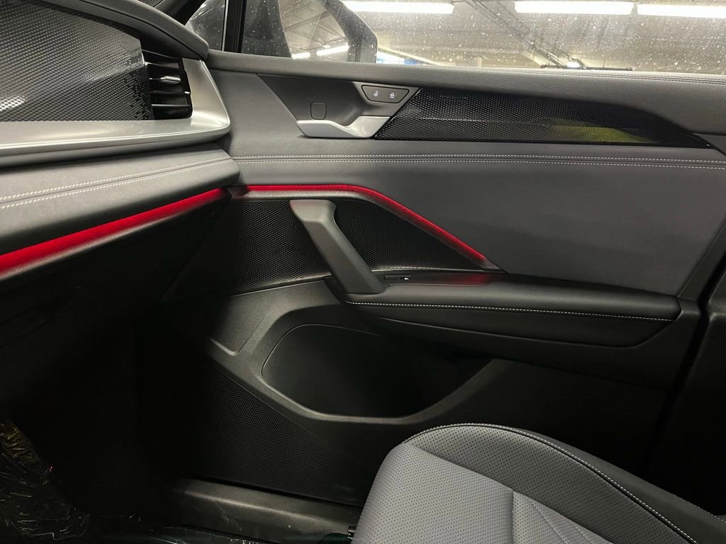 New 2025 Volkswagen Tiguan SE R-Line image 32