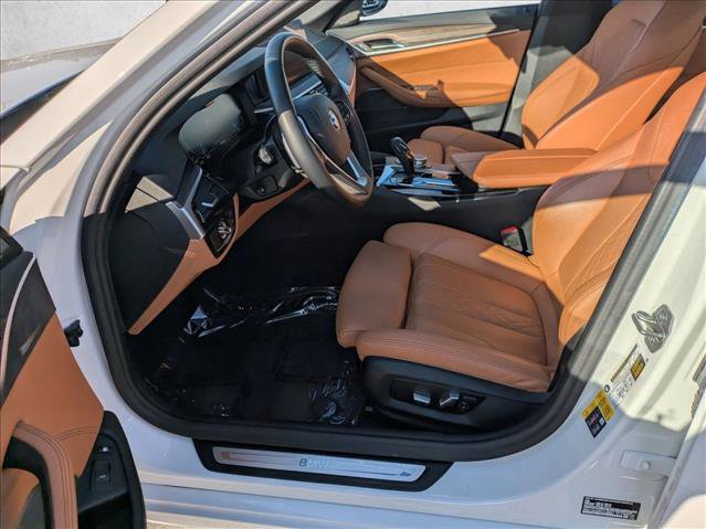 Used 2023 BMW 530e w/ Premium Package image 17