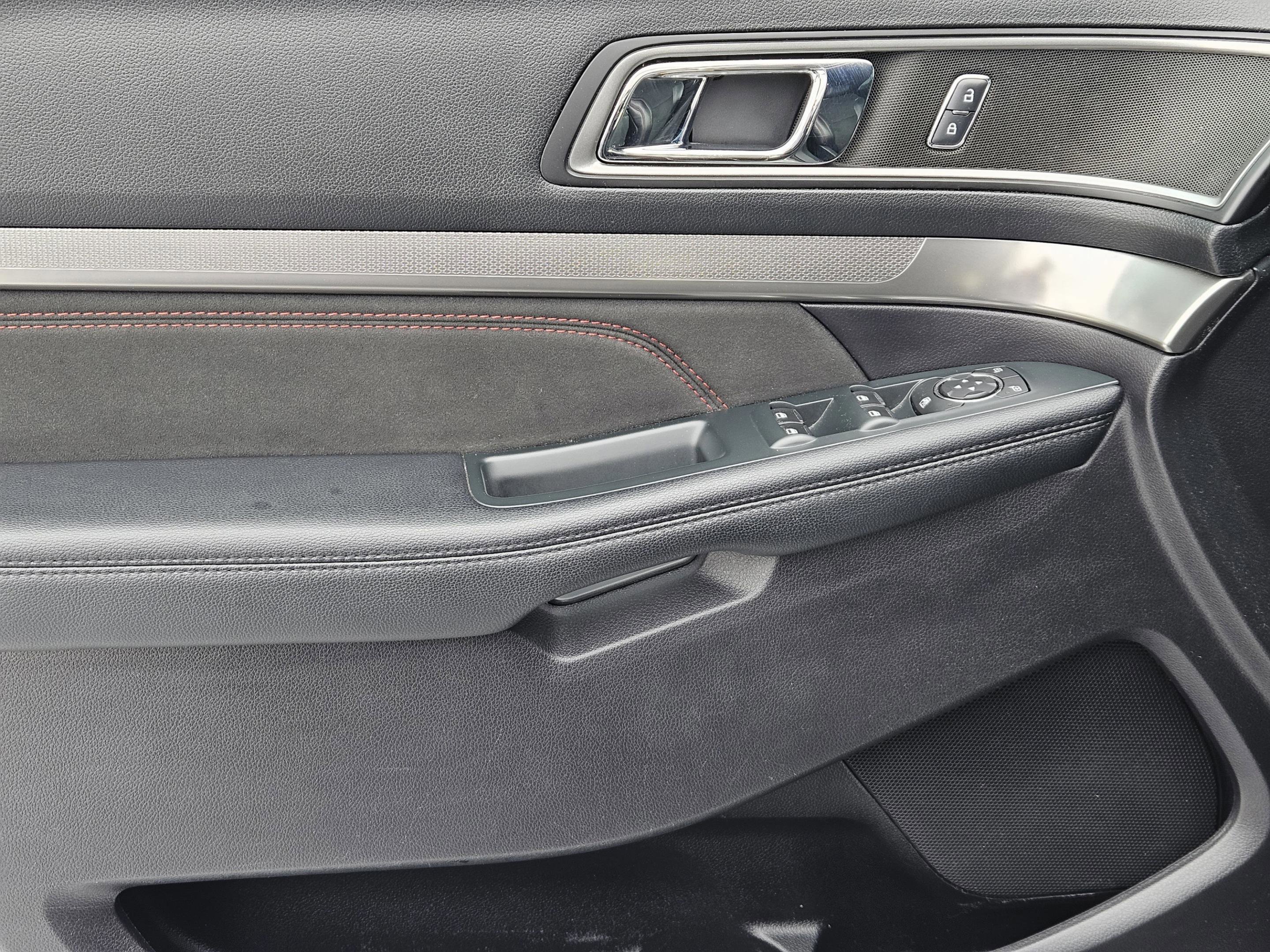 Used 2019 Ford Explorer XLT w/ Equipment Group 202A image 21