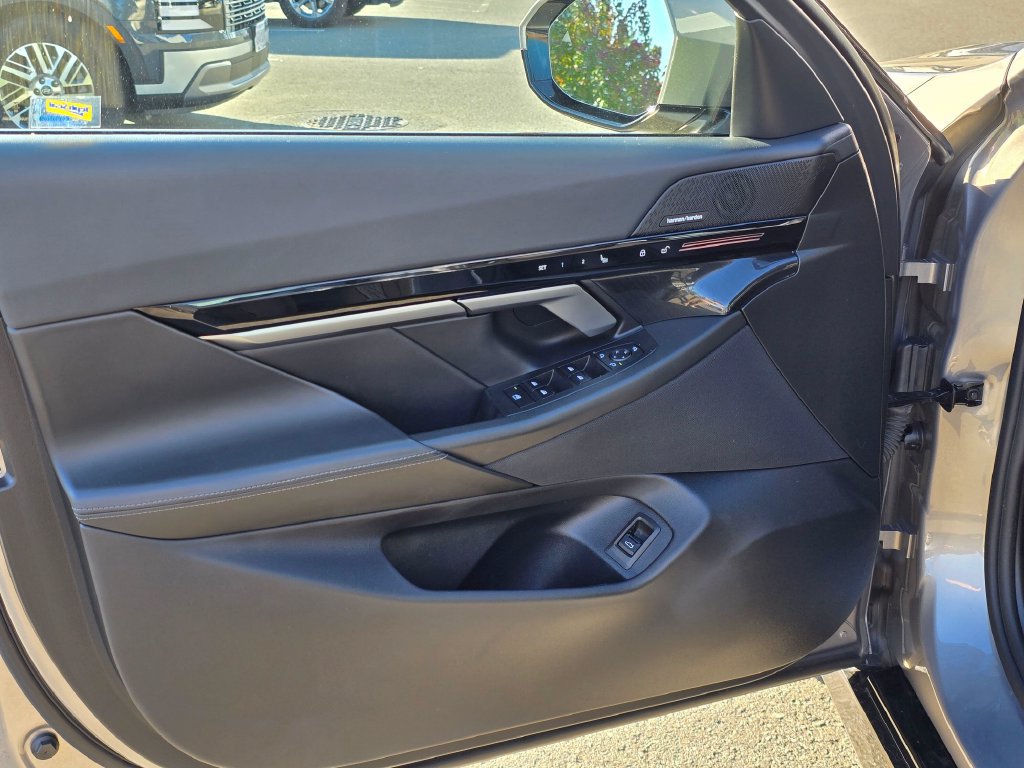 Used 2024 BMW 530i w/ M Sport Package RWD image 22