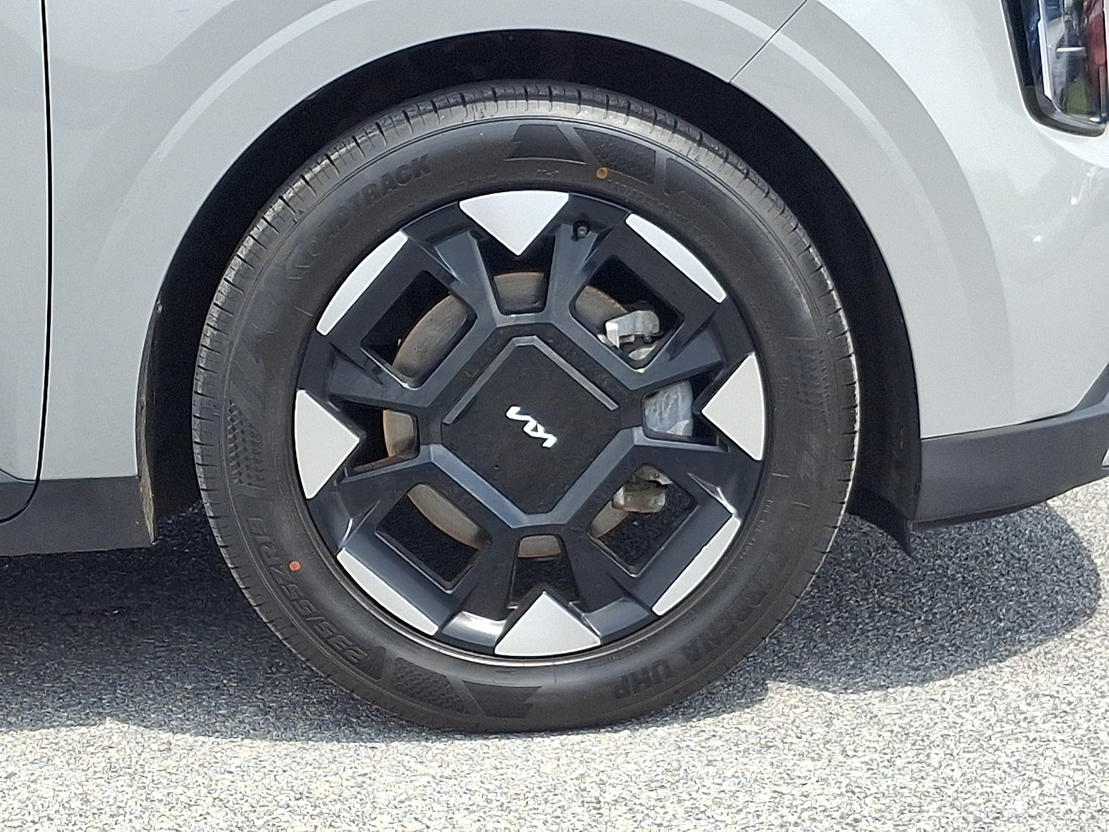 Certified 2025 Kia Carnival EX FWD image 8