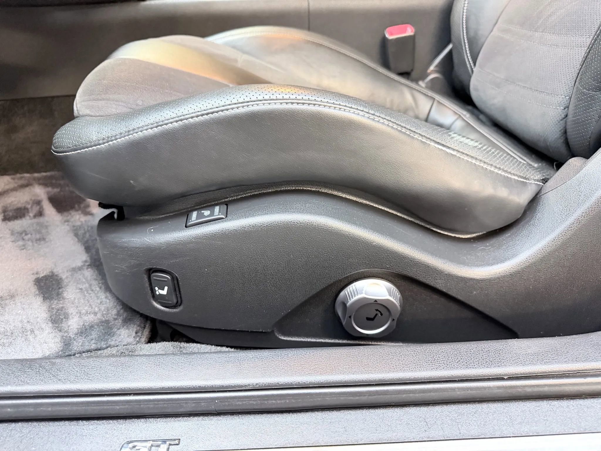 Used 2015 Nissan GT-R Premium image 12