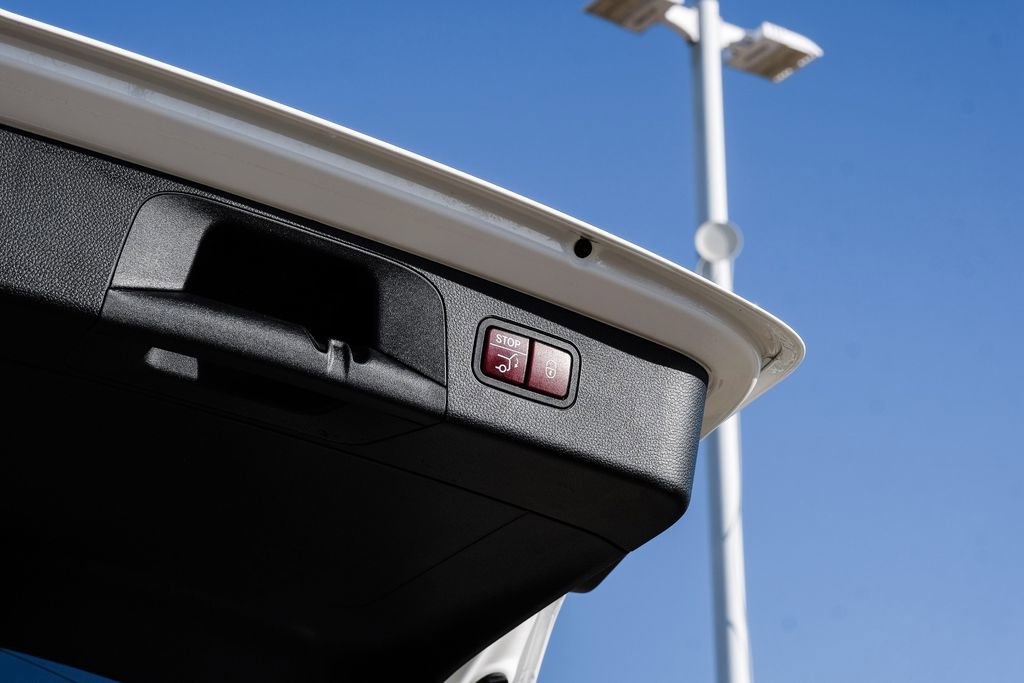 Used 2022 Mercedes-Benz GLC 300 w/ Premium Package Lite image 58