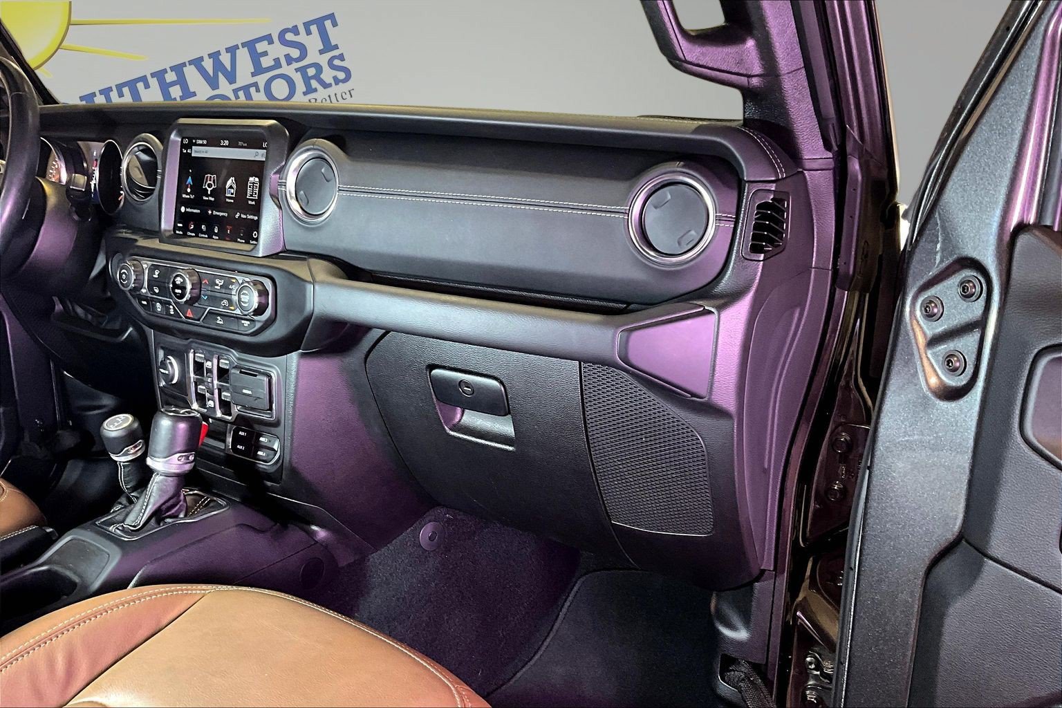 Used 2022 Jeep Gladiator Overland w/ Popular Equipment Package AWD/4WD image 27