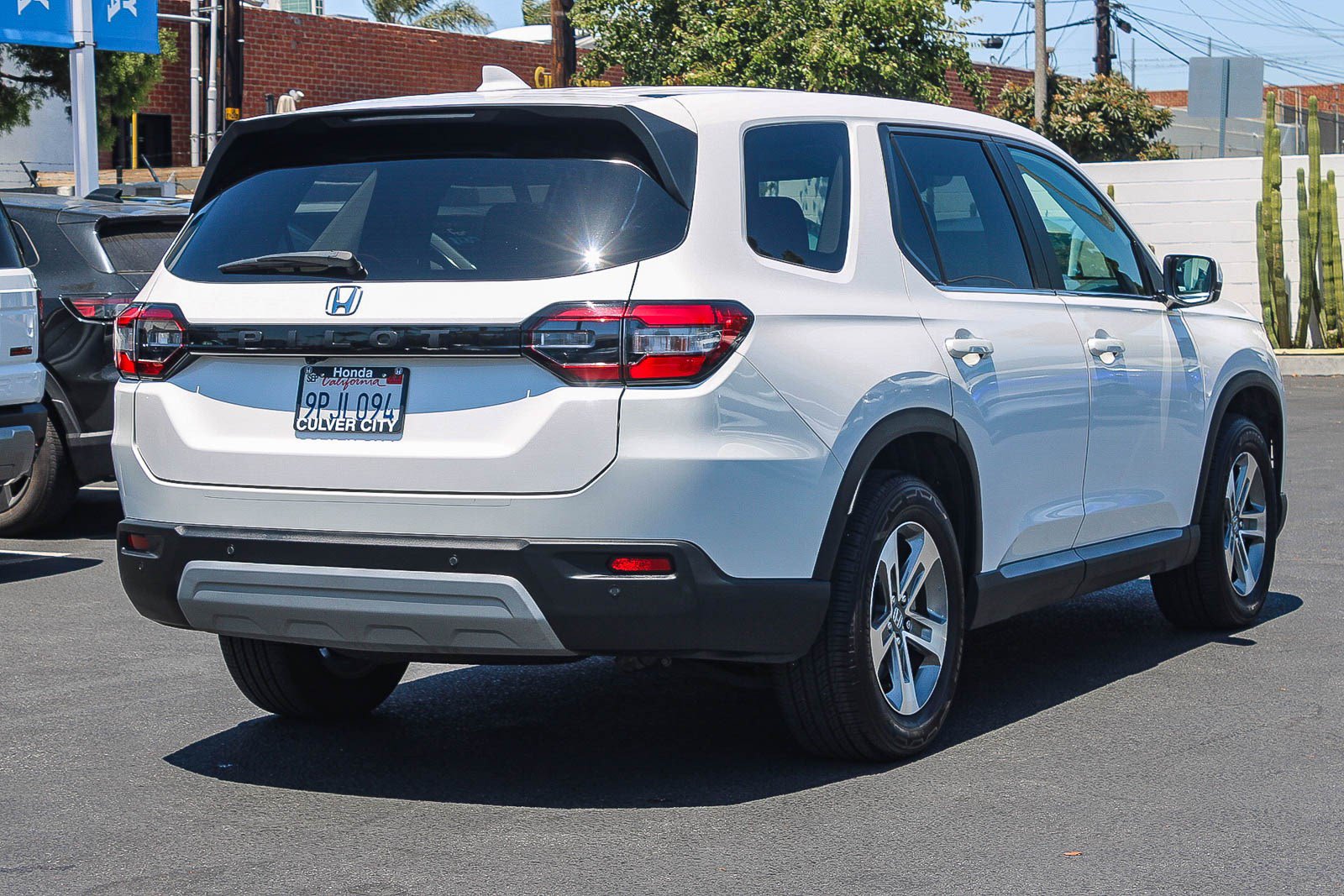 Used 2025 Honda Pilot EX-L image 9