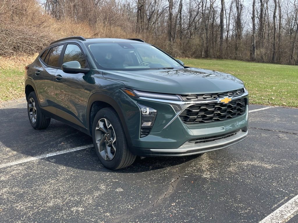 Certified 2025 Chevrolet Trax LT w/ LT Convenience Package image 1